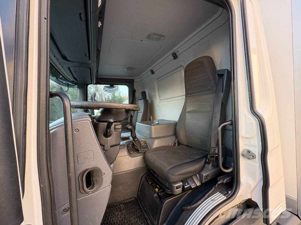 Scania P 250 KSA-kori + PL-Nostin شاحنات ذات هيكل صندوقي