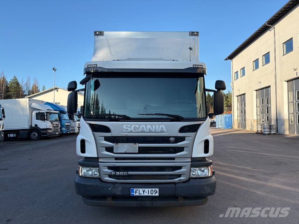 Scania P 250 KSA-kori + PL-Nostin شاحنات ذات هيكل صندوقي