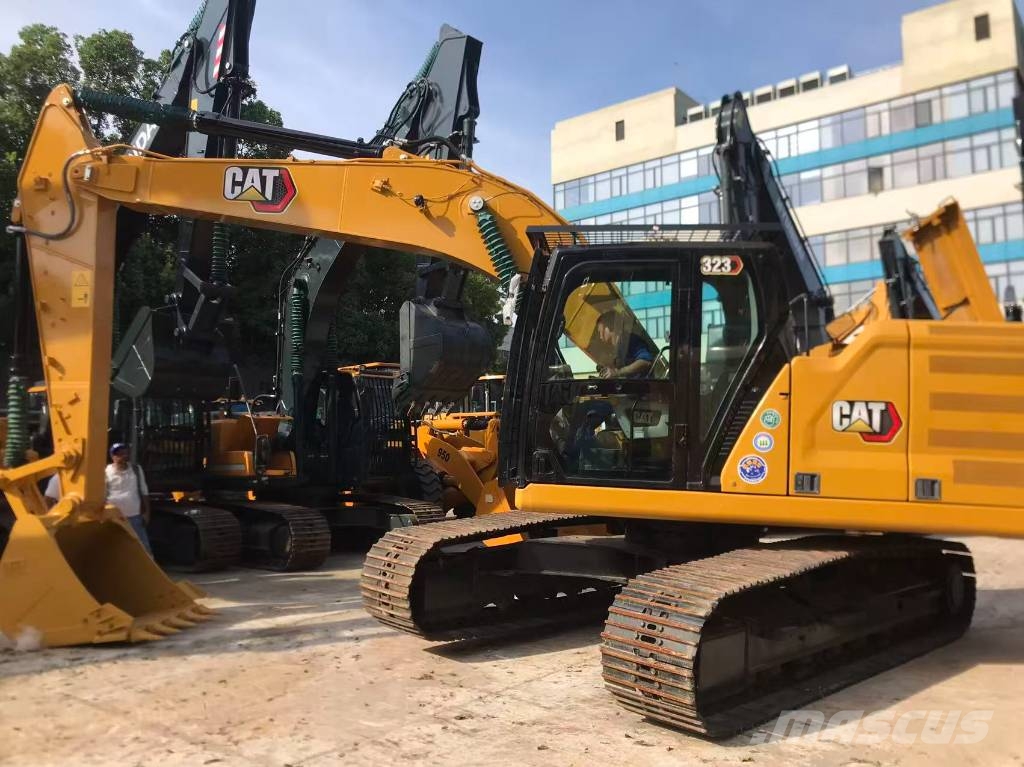 CAT 323 Pelle sur chenilles