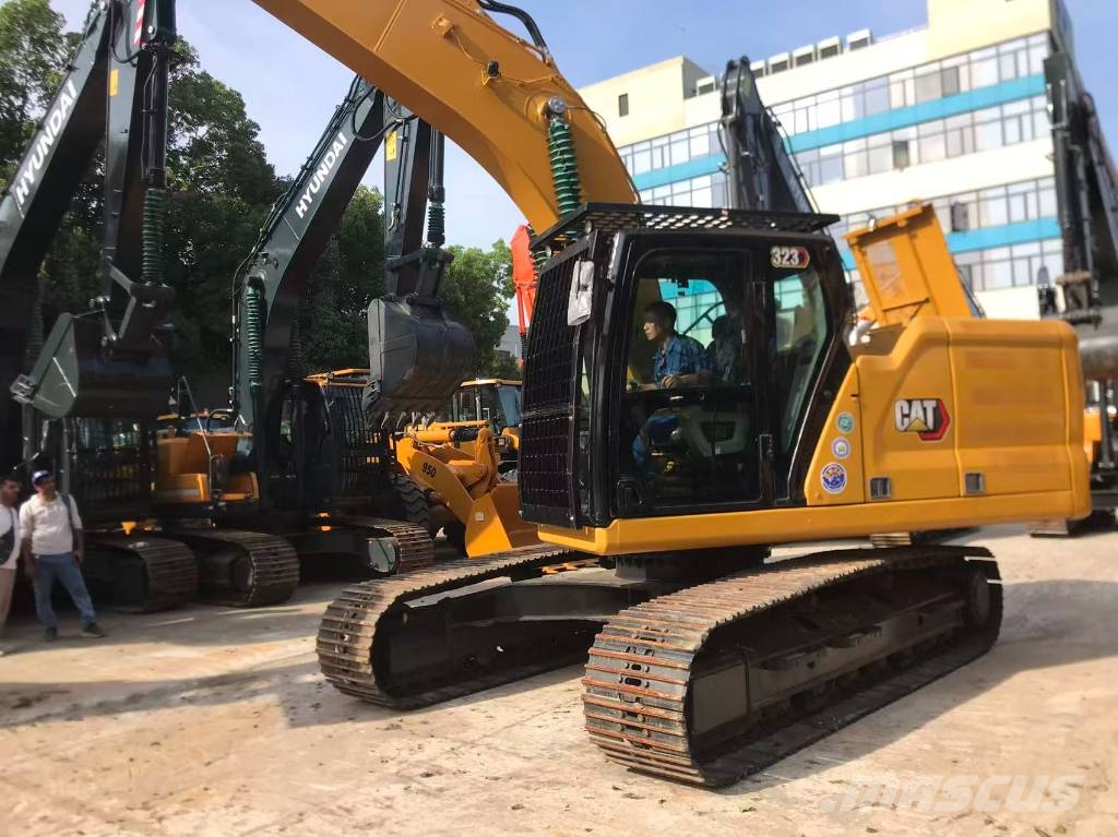 CAT 323 Pelle sur chenilles