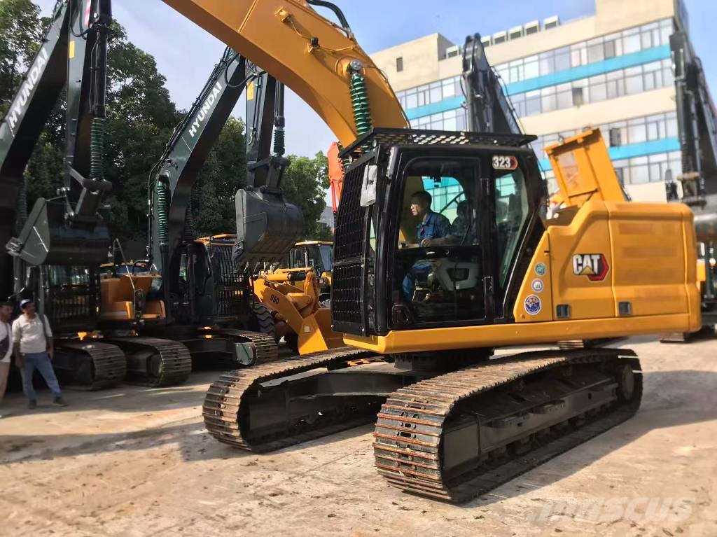 CAT 323 Pelle sur chenilles