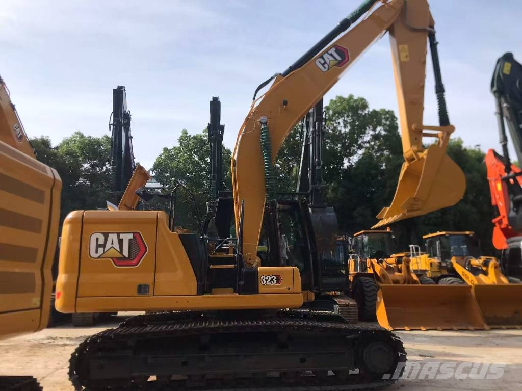 CAT 323 Pelle sur chenilles