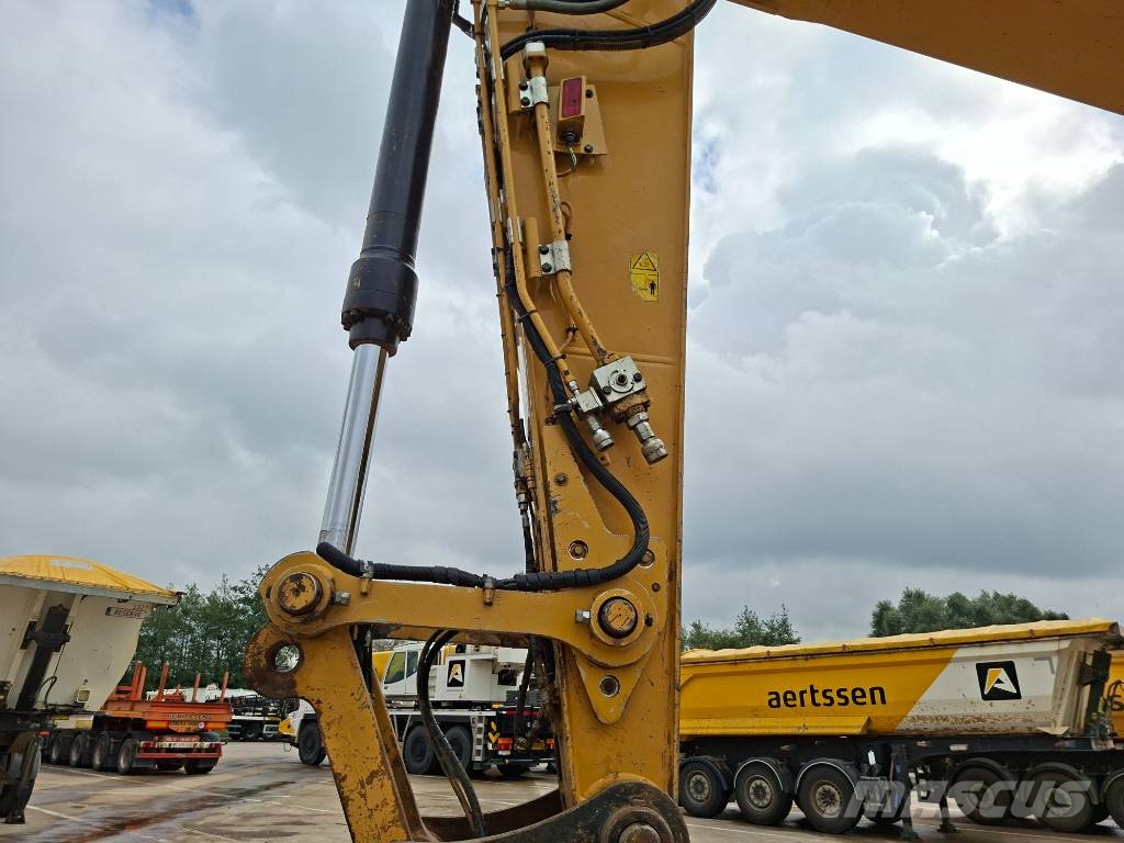 CAT 320 Gravemaskiner på larvebånd