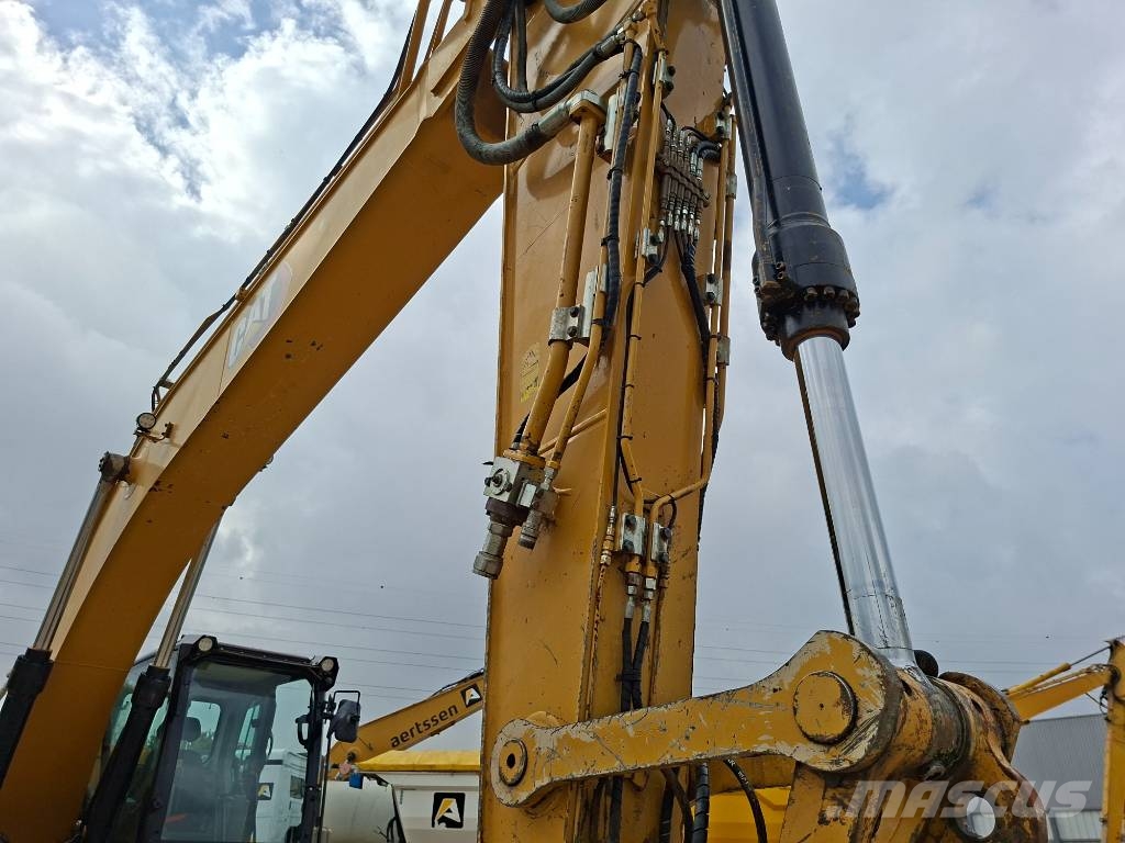 CAT 320 Gravemaskiner på larvebånd