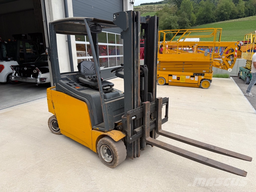 Jungheinrich EFG 320 Chariots élévateurs électriques