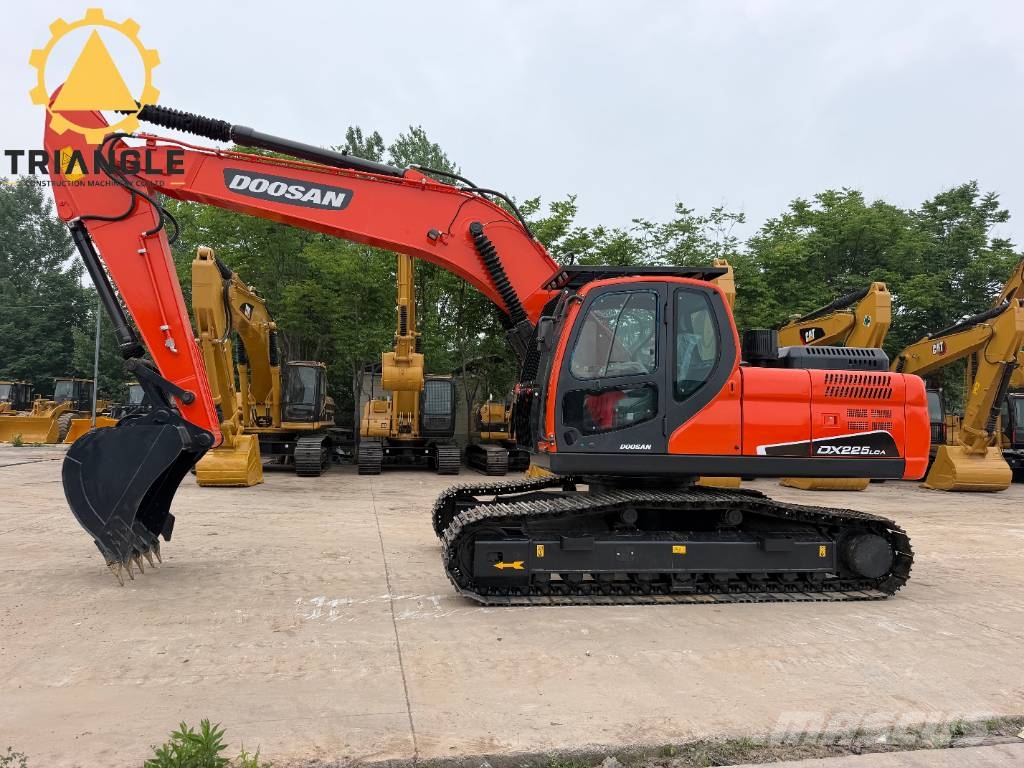 Doosan DX 225 LCA Bagri goseničarji