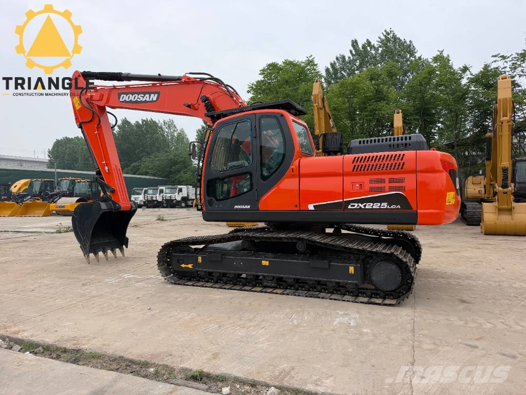 Doosan DX 225 LCA Bagri goseničarji