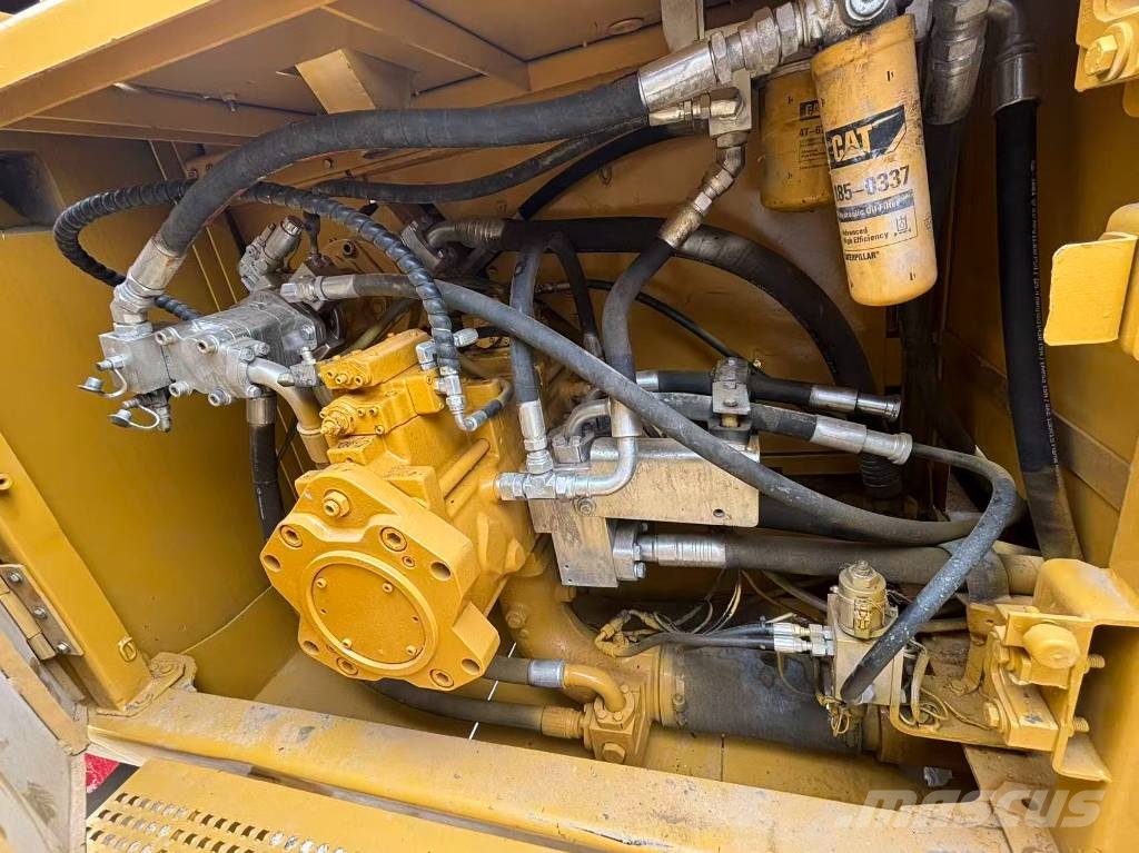 CAT 390 D L ME Gravemaskiner på larvebånd