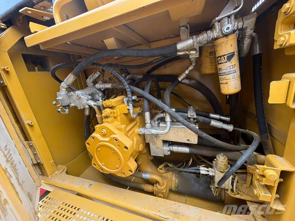 CAT 390 D L ME Gravemaskiner på larvebånd