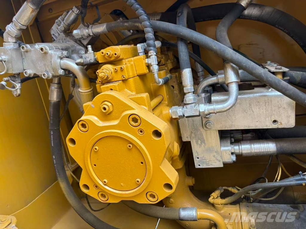 CAT 390 D L ME Gravemaskiner på larvebånd