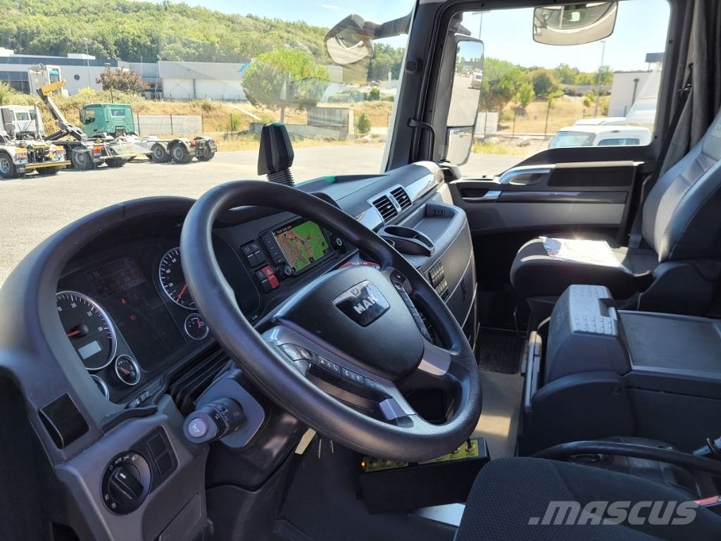 MAN 26.560 Camion ampliroll