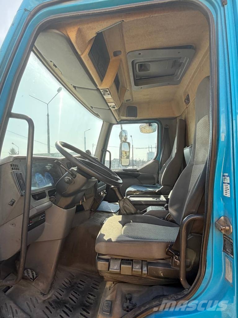 Renault Premium 270 Camiones con caja de remolque