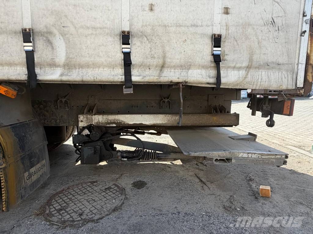 Renault Premium 270 Camiones con caja de remolque