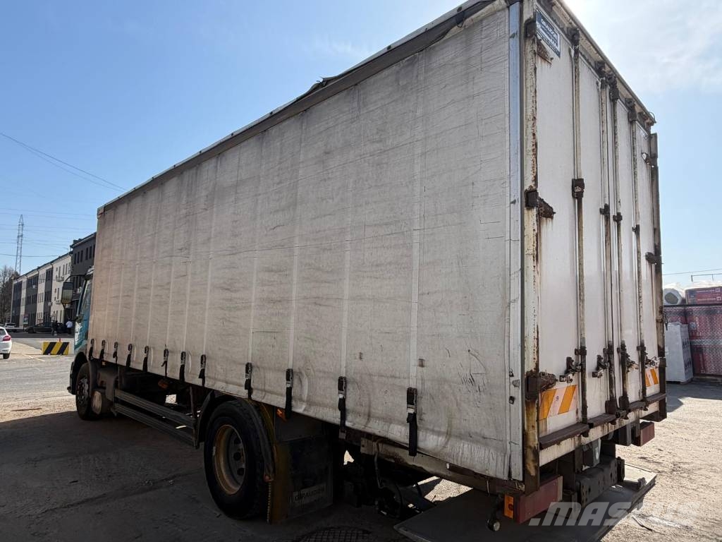 Renault Premium 270 Camiones con caja de remolque