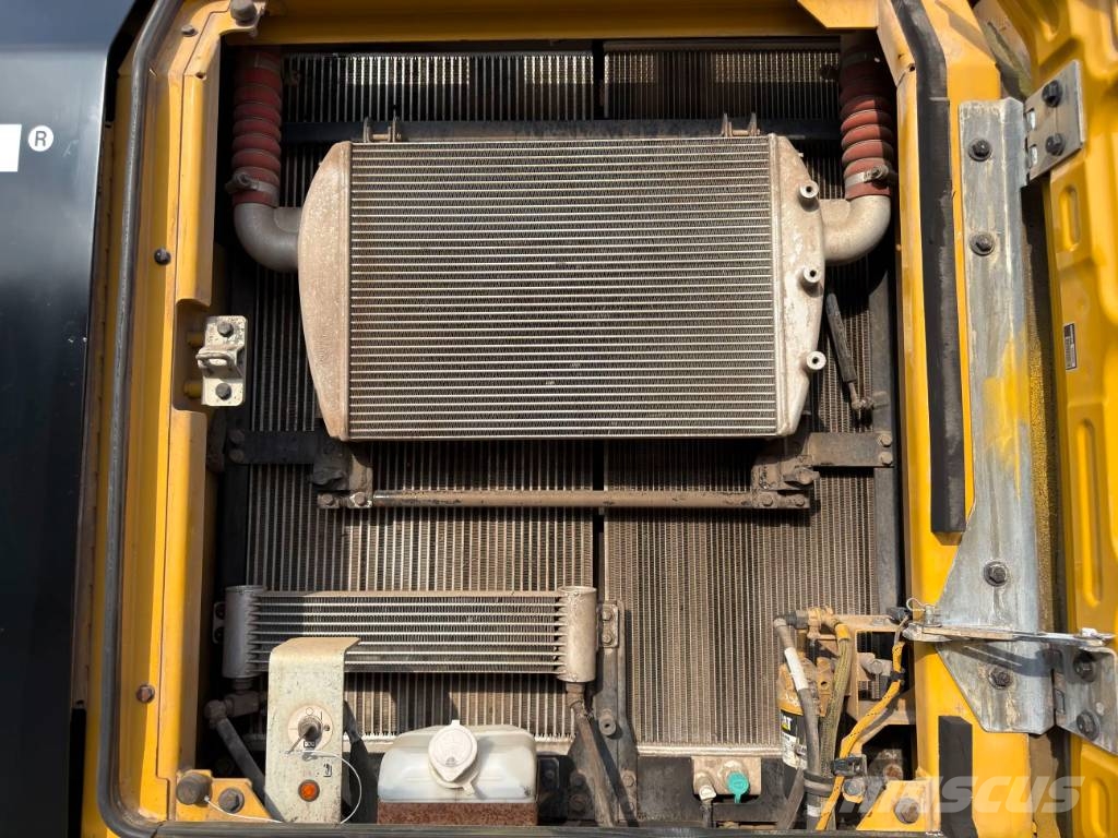 CAT 330F LN Kāpurķēžu ekskavatori