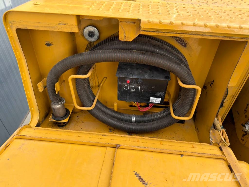 CAT 330F LN Kāpurķēžu ekskavatori