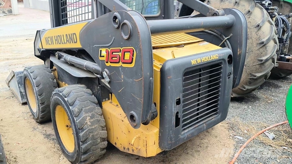New Holland L 160 Skid steer loaders