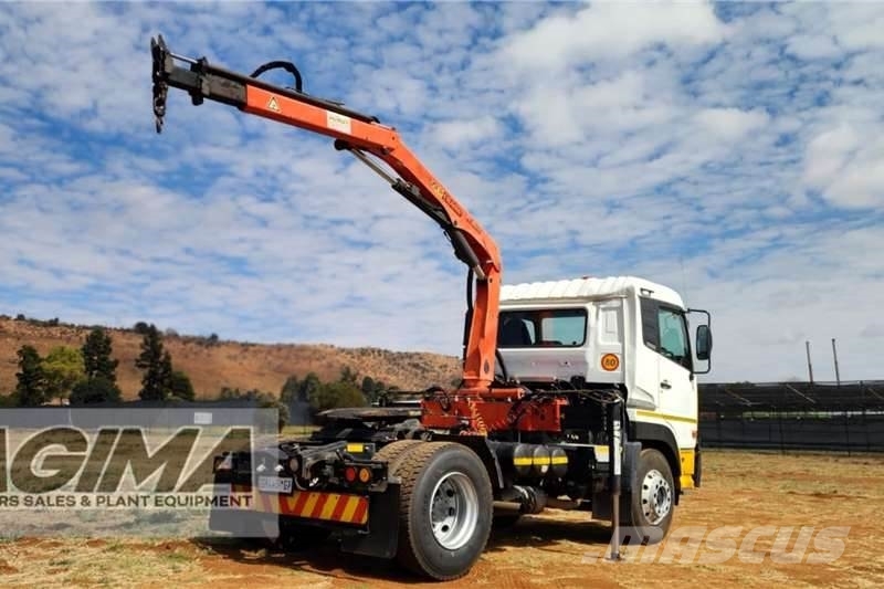 Nissan UD350 Single Diff Horse with Palfinger PK8500 Egyéb