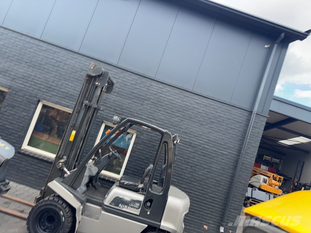 New Holland W 60 TC لوادر بعجل