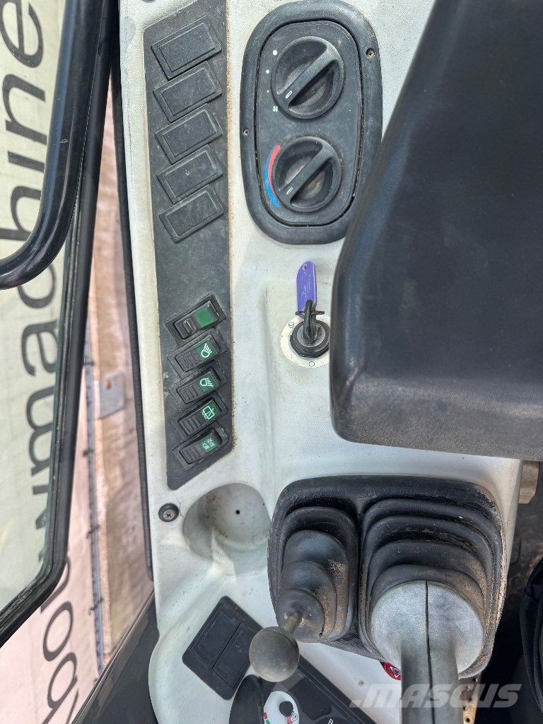 New Holland W 60 TC لوادر بعجل