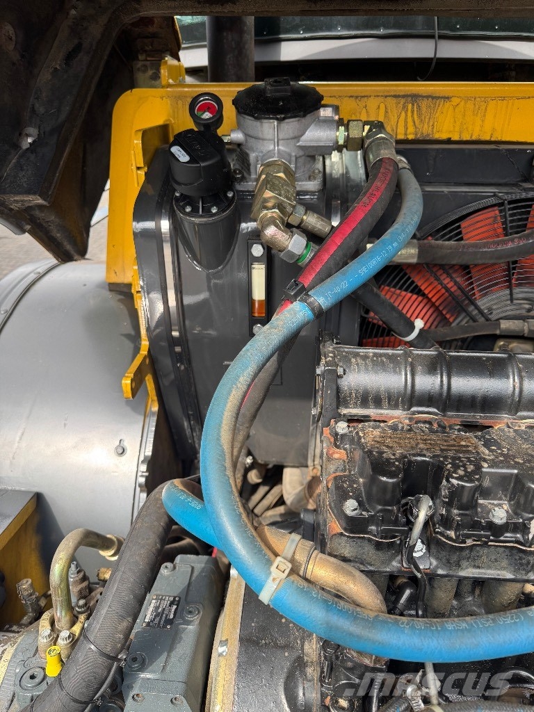 New Holland W 60 TC لوادر بعجل