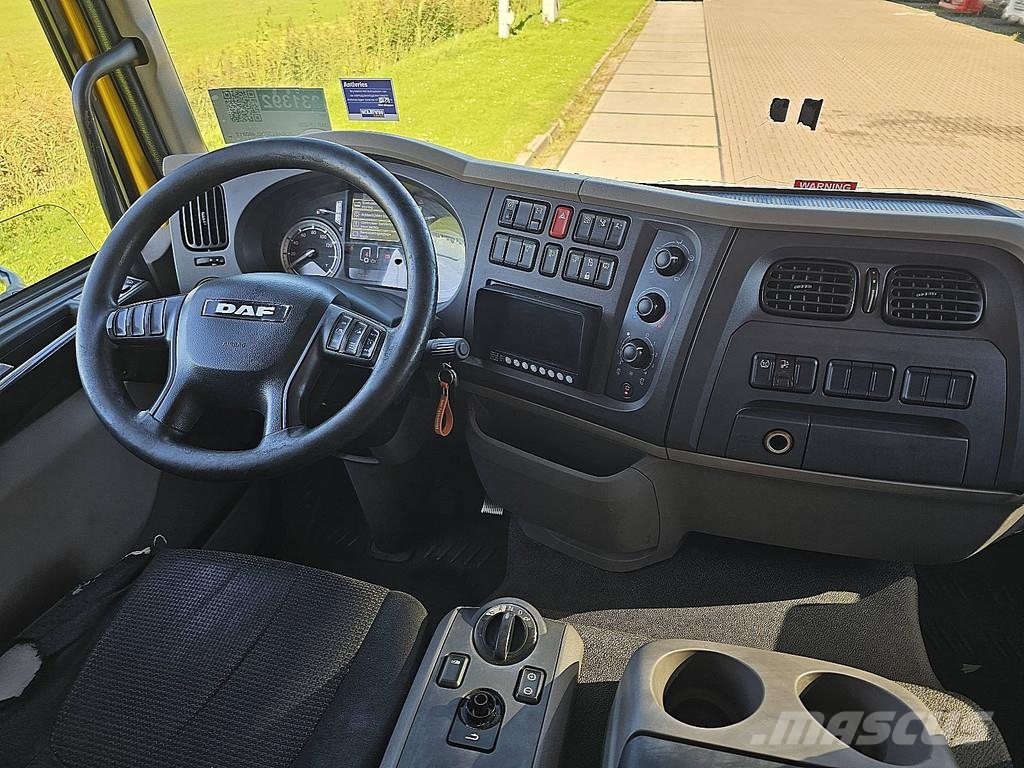 DAF LF 230 Bakwagens met gesloten opbouw