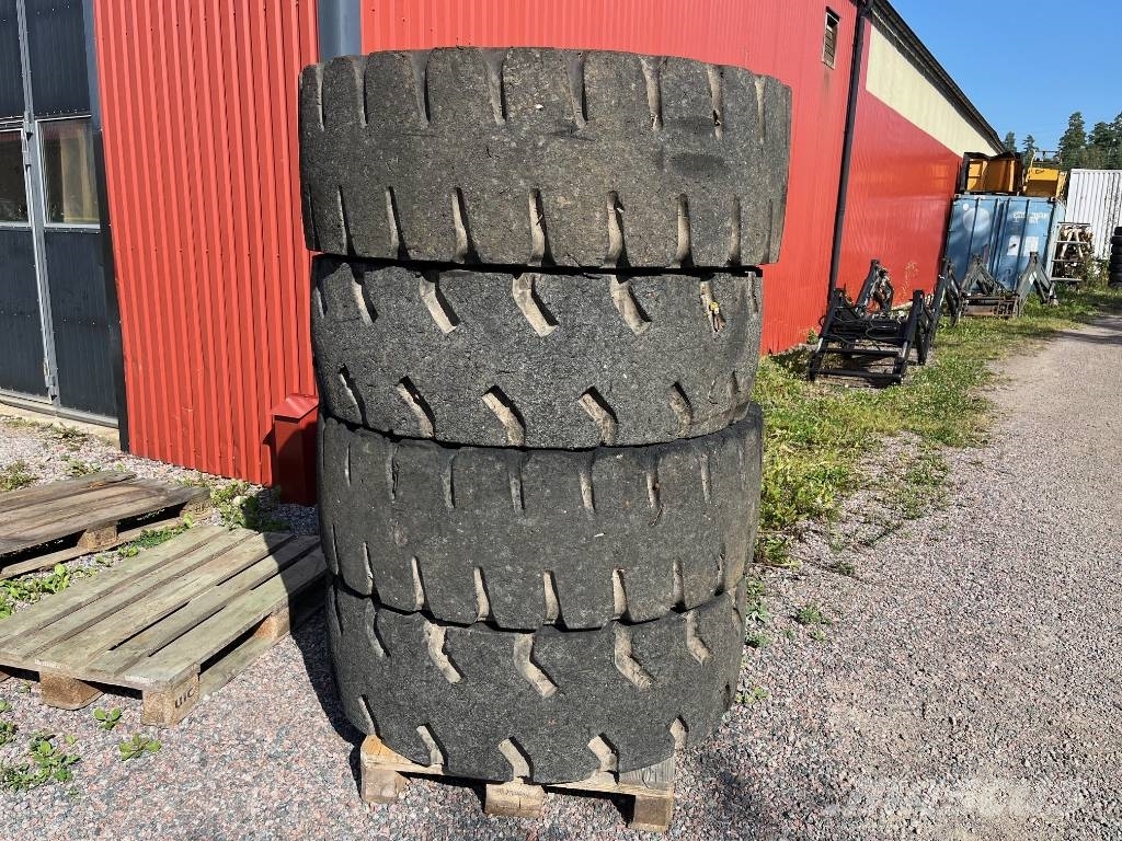 Volvo L50E D C B Wheels Solids / Punkteringsfria 17,5-25 Pneus, Rodas e Jantes