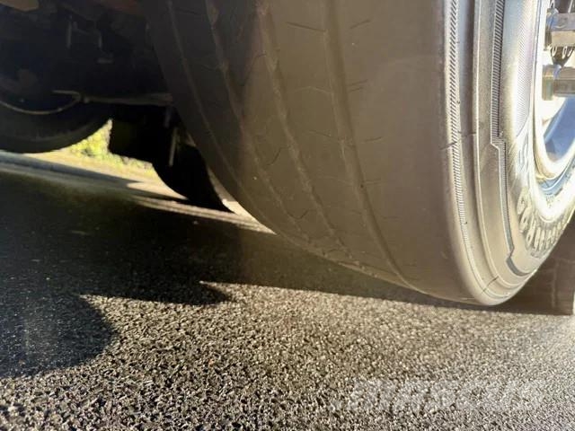 Scania R560 V8 / 6x2 / Lenk + Liftachse / Euro5 牵引车