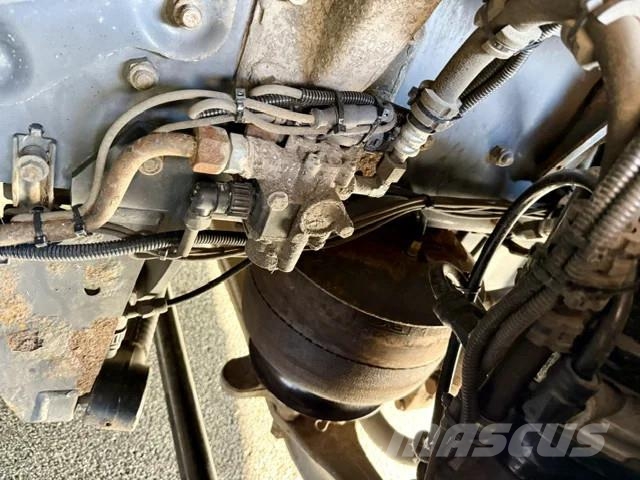 Scania R560 V8 / 6x2 / Lenk + Liftachse / Euro5 牵引车