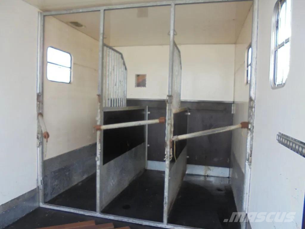Volvo FM 9.310 + Euro 5 + Manual + Horse transport Автотранспорт для перевезення тварин