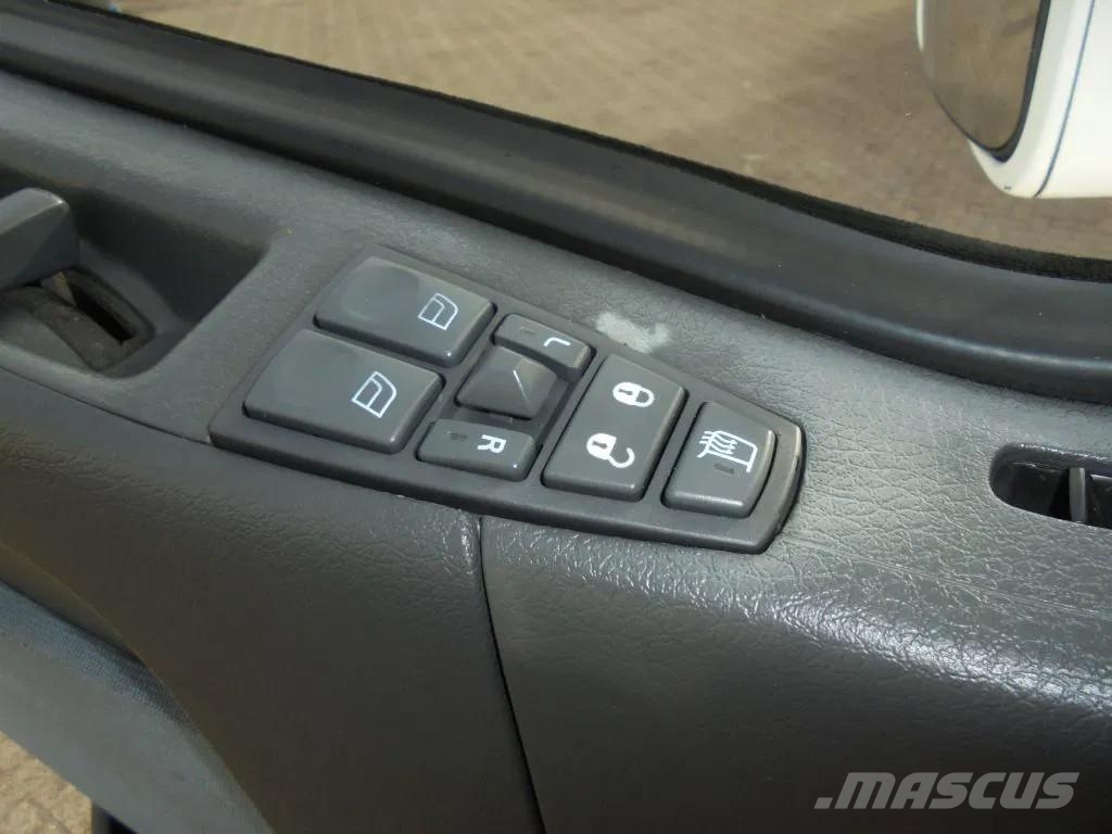 Volvo FM 9.310 + Euro 5 + Manual + Horse transport Автотранспорт для перевезення тварин
