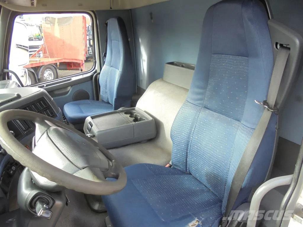 Volvo FM 9.310 + Euro 5 + Manual + Horse transport Автотранспорт для перевезення тварин