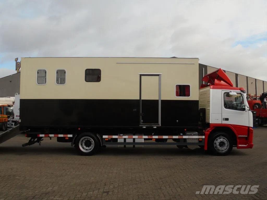 Volvo FM 9.310 + Euro 5 + Manual + Horse transport Автотранспорт для перевезення тварин