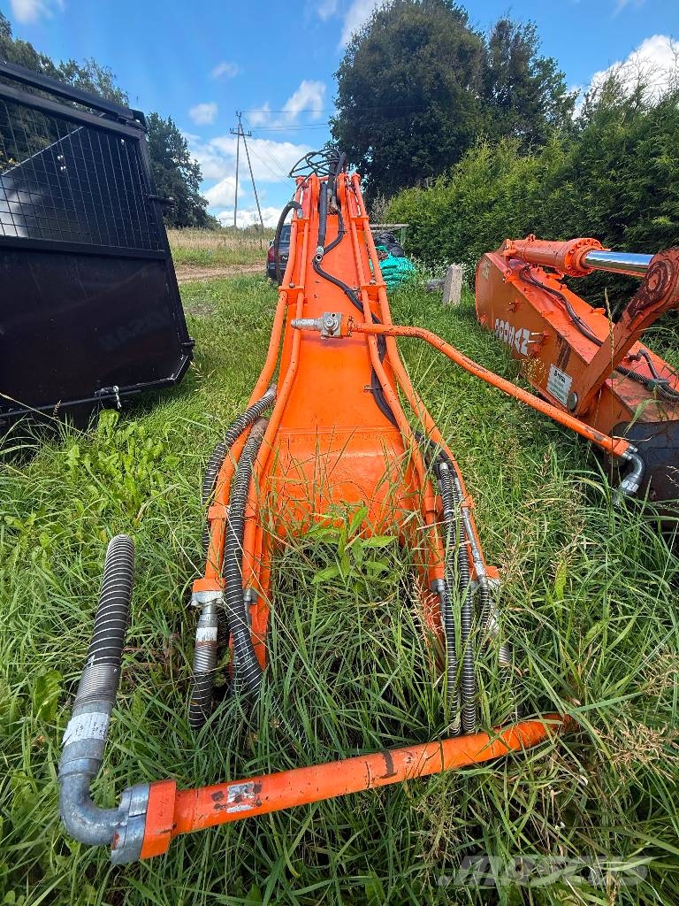 Doosan DX 225 Plataformas y cucharones