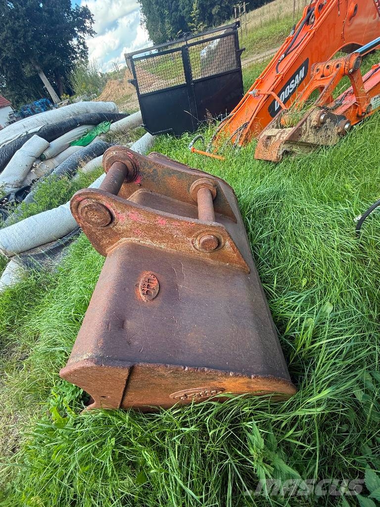 Doosan DX 225 Plataformas y cucharones