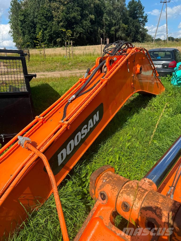 Doosan DX 225 Plataformas y cucharones