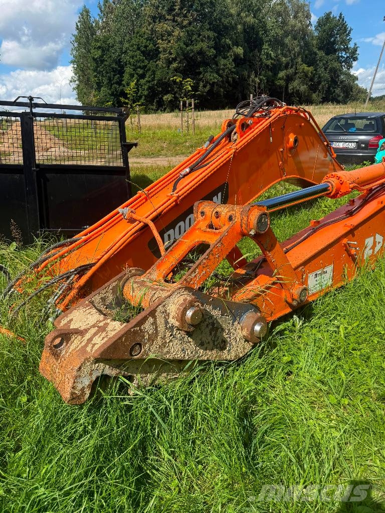Doosan DX 225 Plataformas y cucharones
