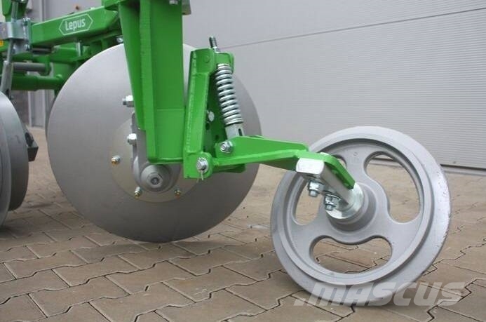 Bomet 3 corps disc plow / pług talerzowy 3 Navadni plugi