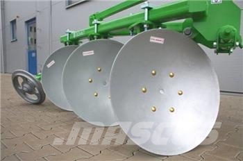 Bomet 3 corps disc plow / pług talerzowy 3 Navadni plugi
