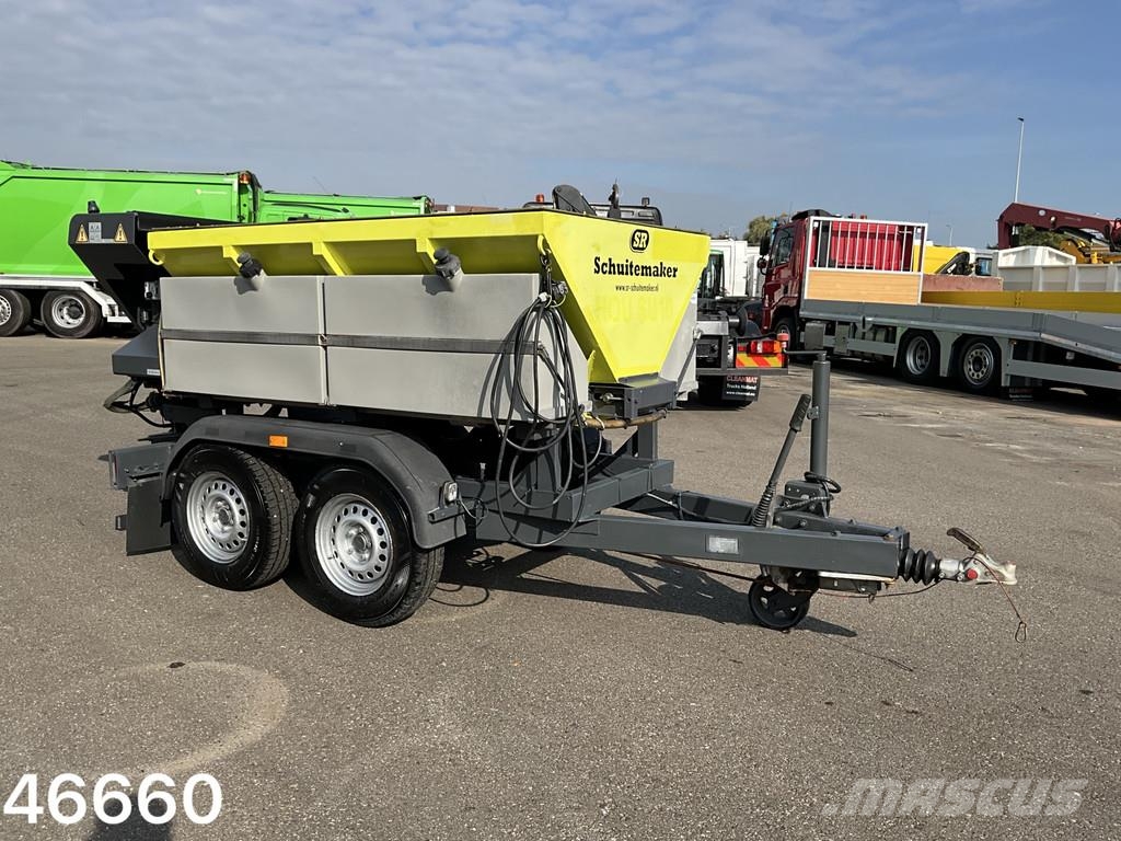 Hotra 2-assige aanhangwagen met Epoke zoutstrooier Overige aanhangers