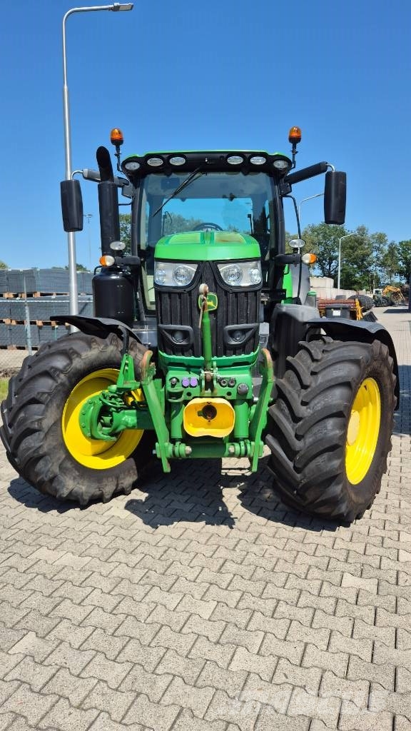 John Deere 6195 R الجرارات