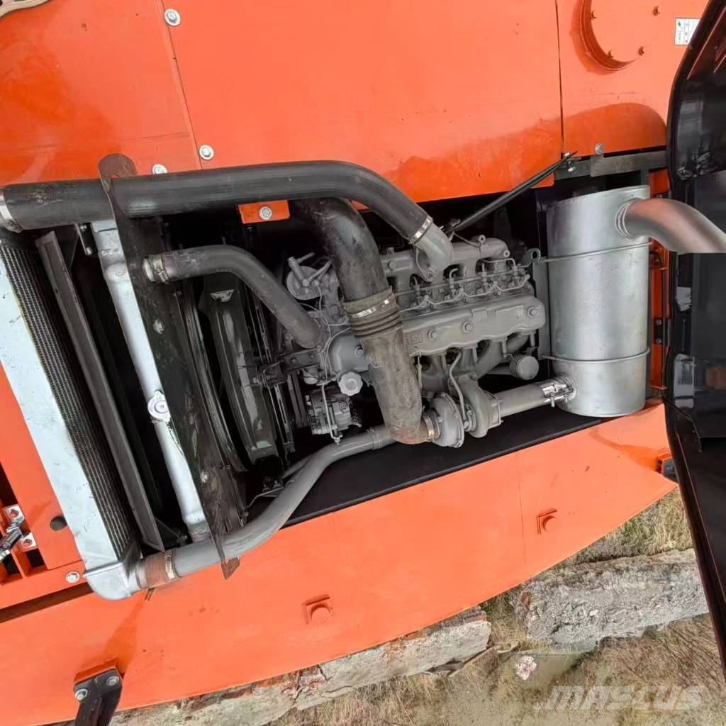 Hitachi ZX210 حفارات زحافة