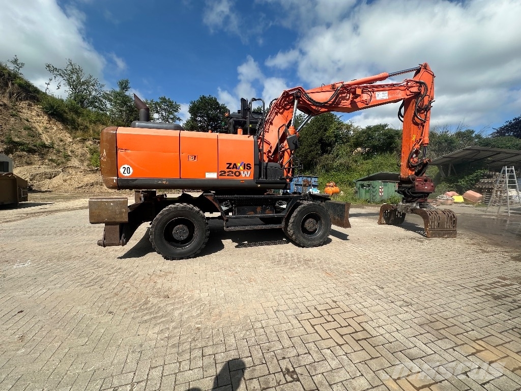 A 1/43 Minichamps BMW M3 Competition Limousine (G80) (Sapphire