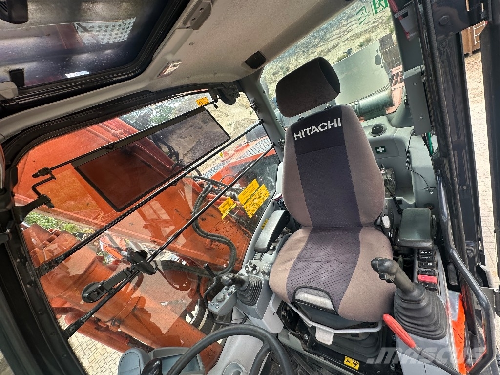 Hitachi ZX220W-5B Mobilbagger OQ70755 Oil Quick حفارات بعجل