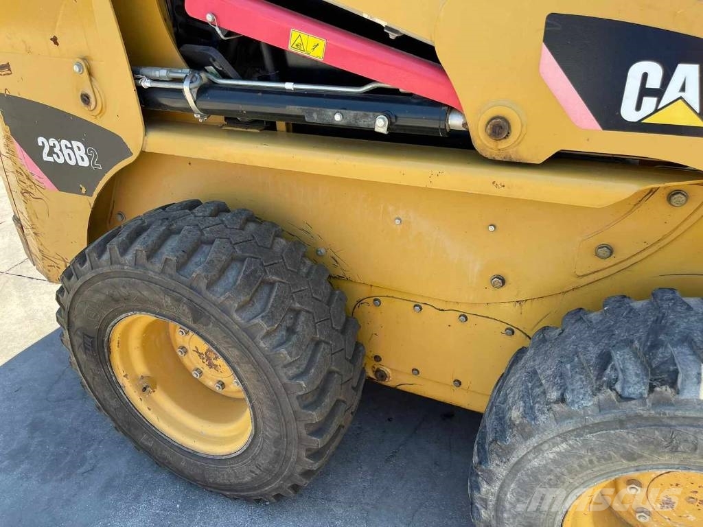 CAT 236 B Ładowarki burtowe
