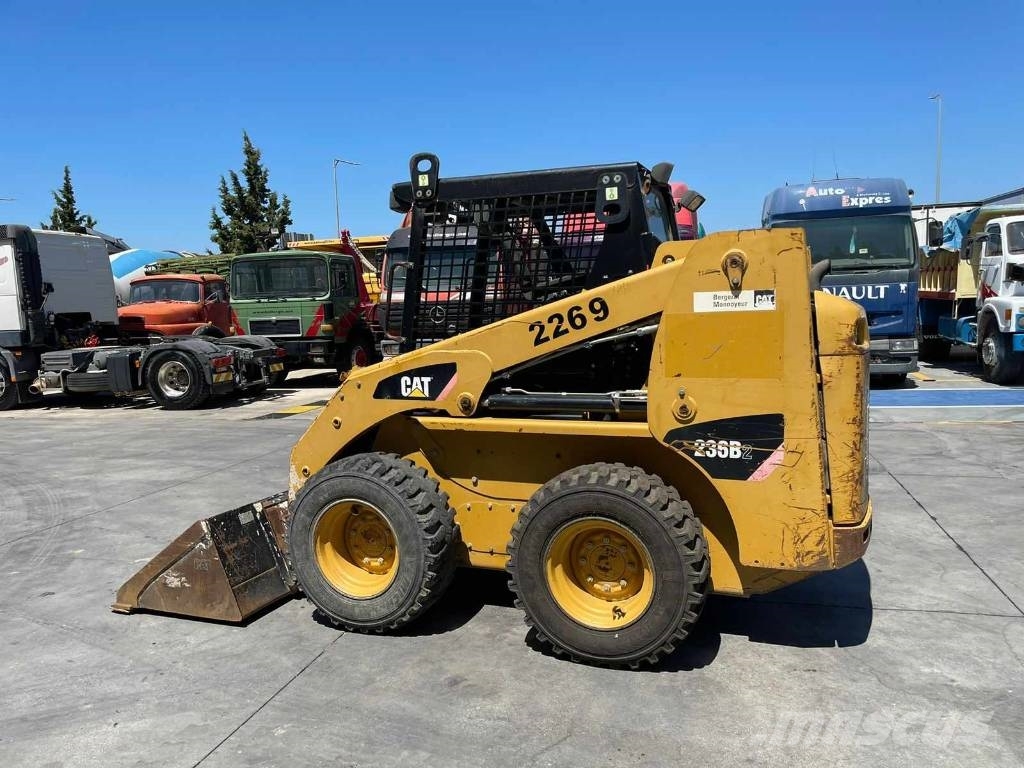 CAT 236 B Ładowarki burtowe