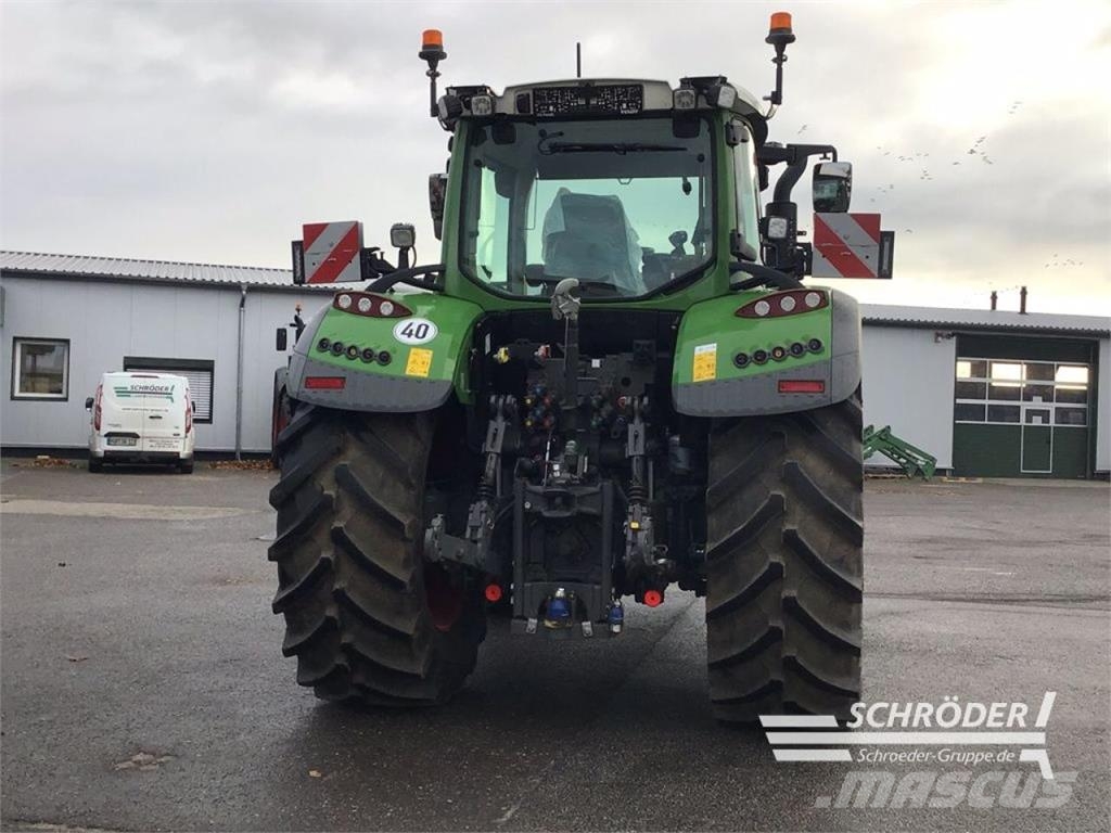 Fendt 724 VARIO GEN6 PROFI PLUS Traktoren