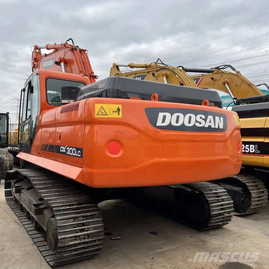 Doosan DX 300 LC Гусеничні екскаватори