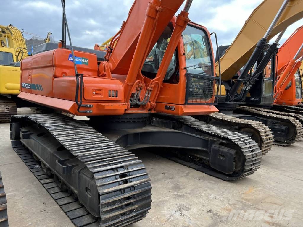 Doosan DX 300 LC Гусеничні екскаватори