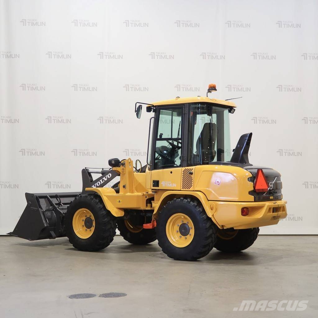 Volvo L30G Iekrāvēji uz riteņiem
